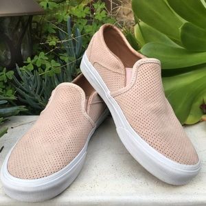 Perforated women’s slip on Vans